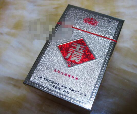 进口香烟烟盒上有三个点